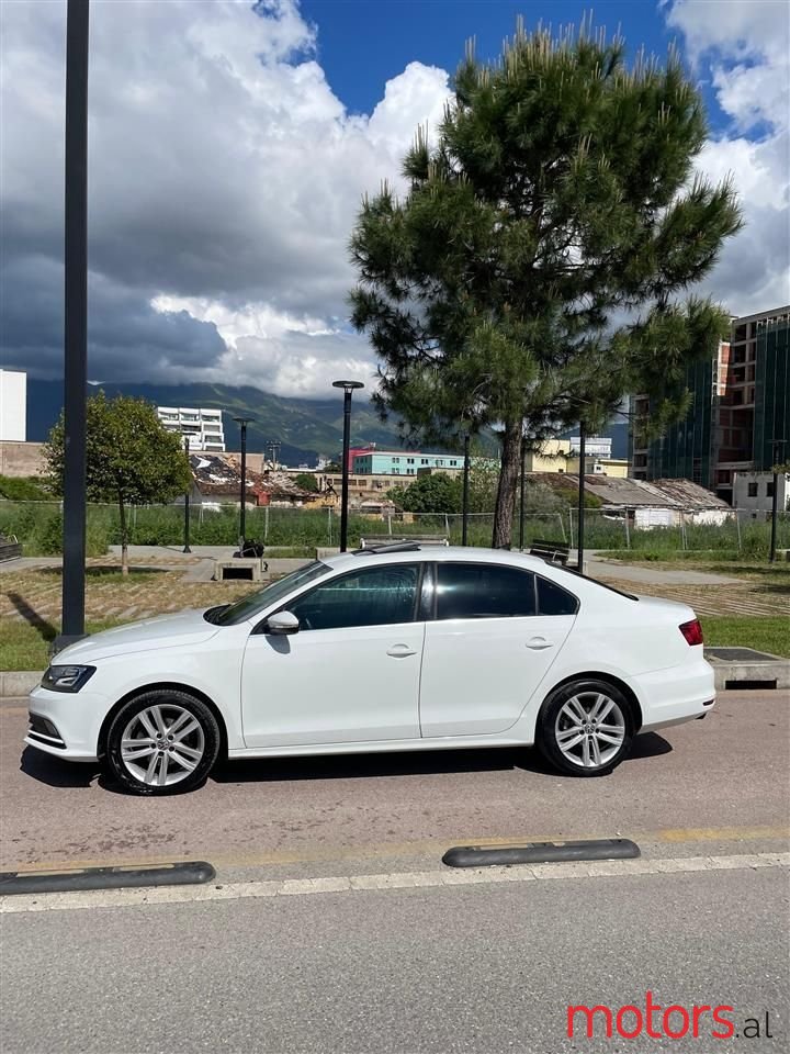 2016' Volkswagen Jetta photo #2