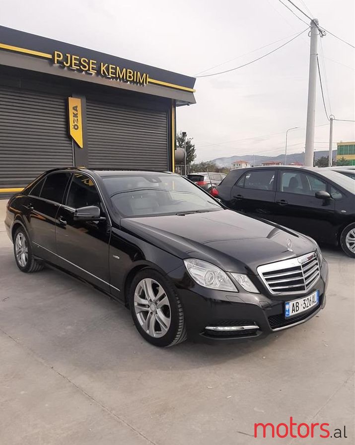 2011' Mercedes-Benz E 220 photo #1
