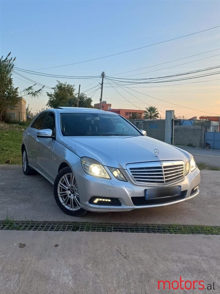 2010' Mercedes-Benz E 300 photo #3