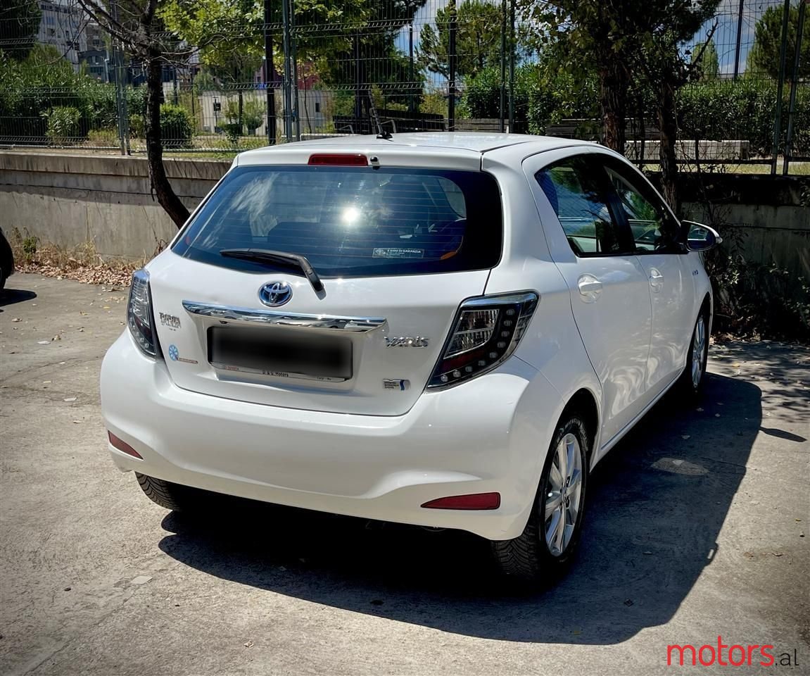 2013' Toyota Yaris photo #4