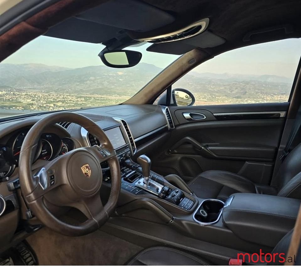 2012' Porsche Cayenne photo #3