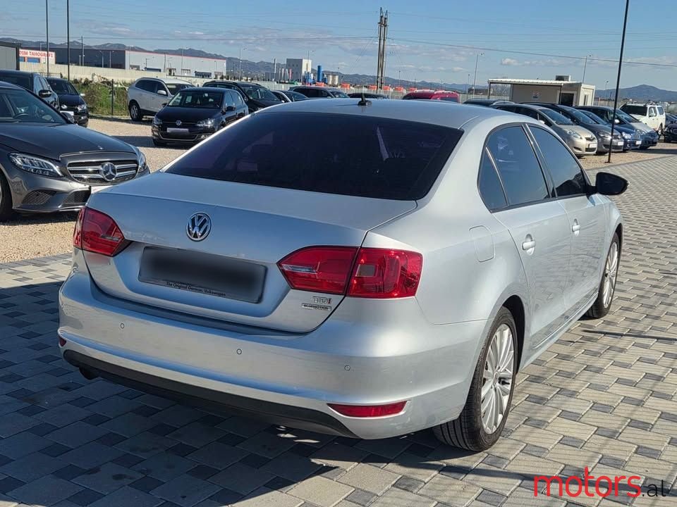 2012' Volkswagen Jetta photo #3