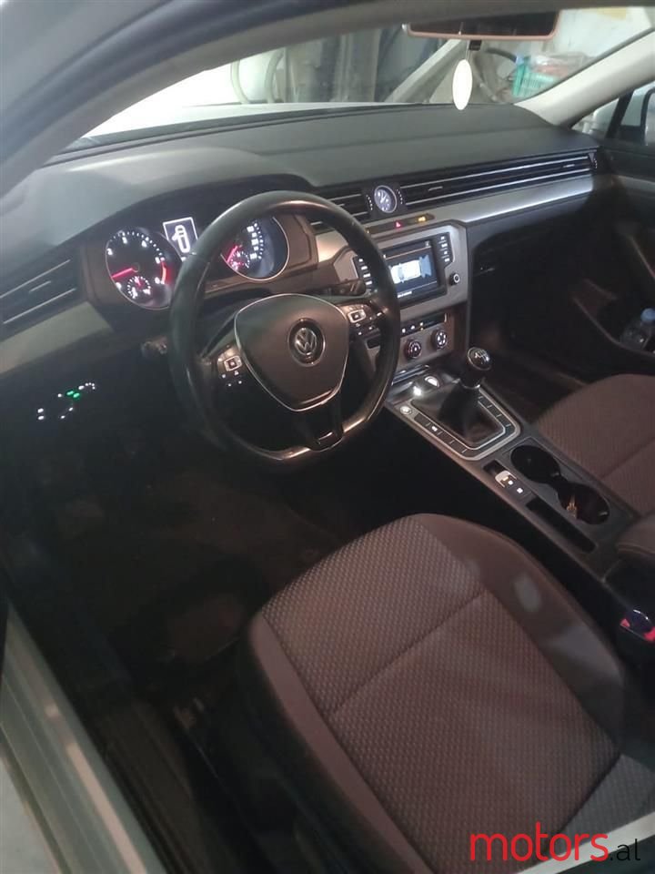 2016' Volkswagen Passat photo #6