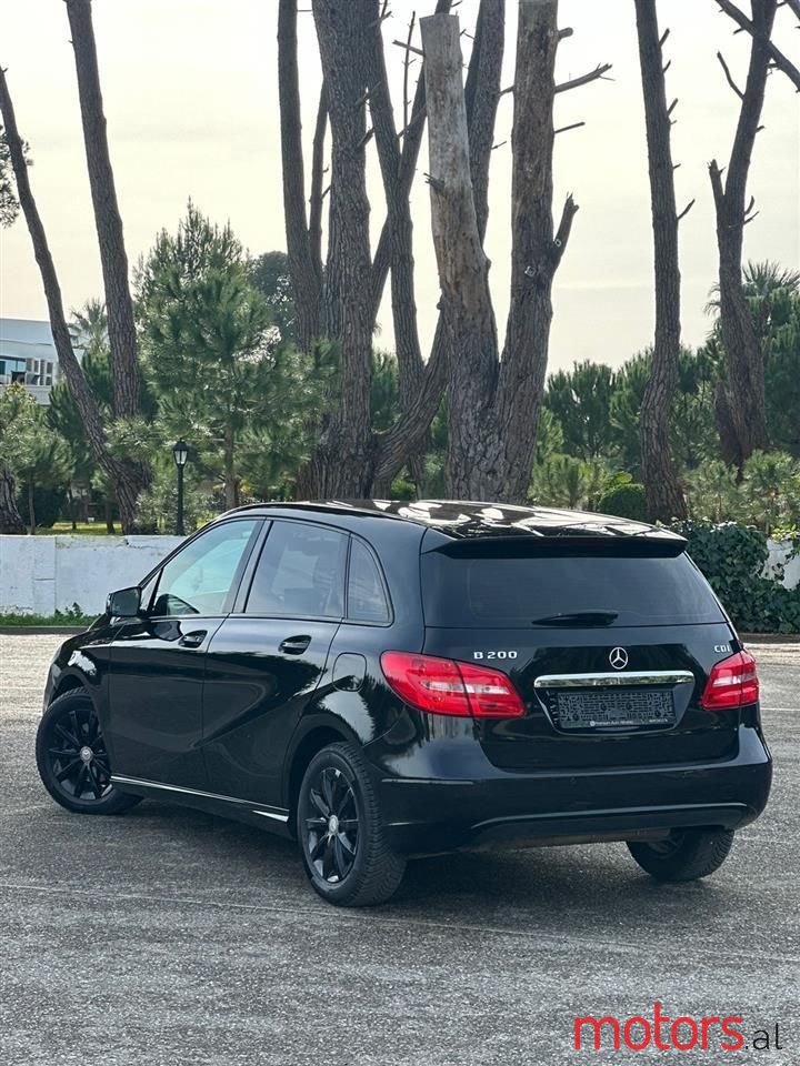 2013' Mercedes-Benz B 200 photo #6