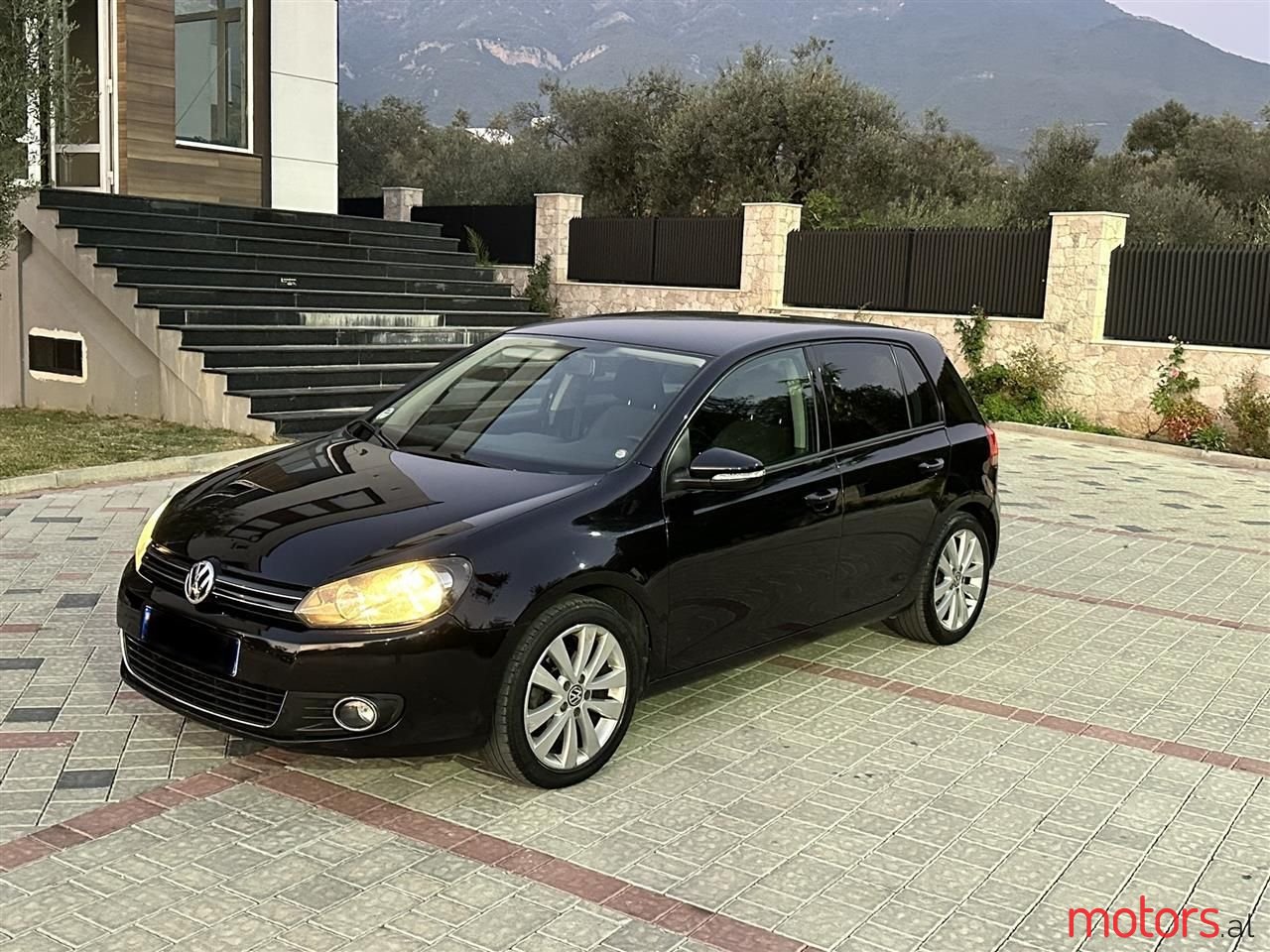 2010' Volkswagen Golf photo #3