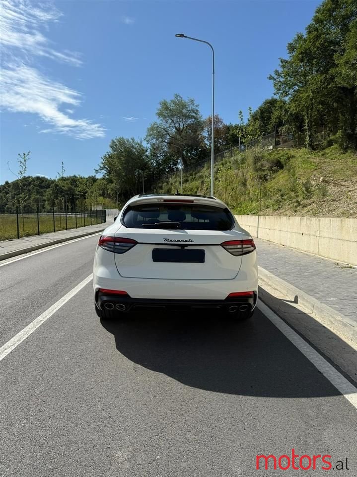 2022' Maserati Levante photo #4