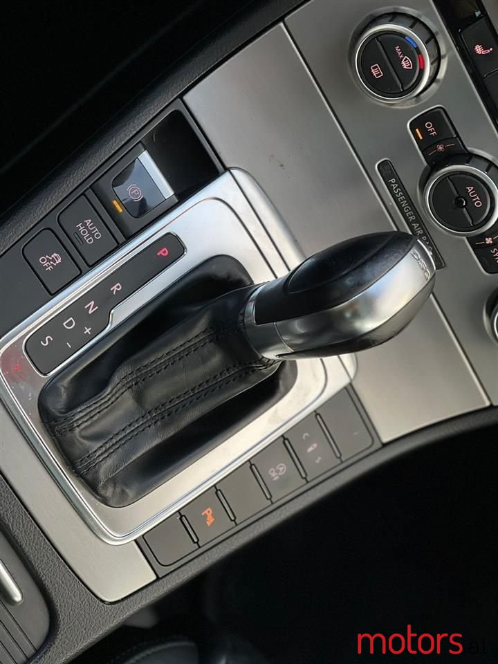 2013' Volkswagen Passat photo #2