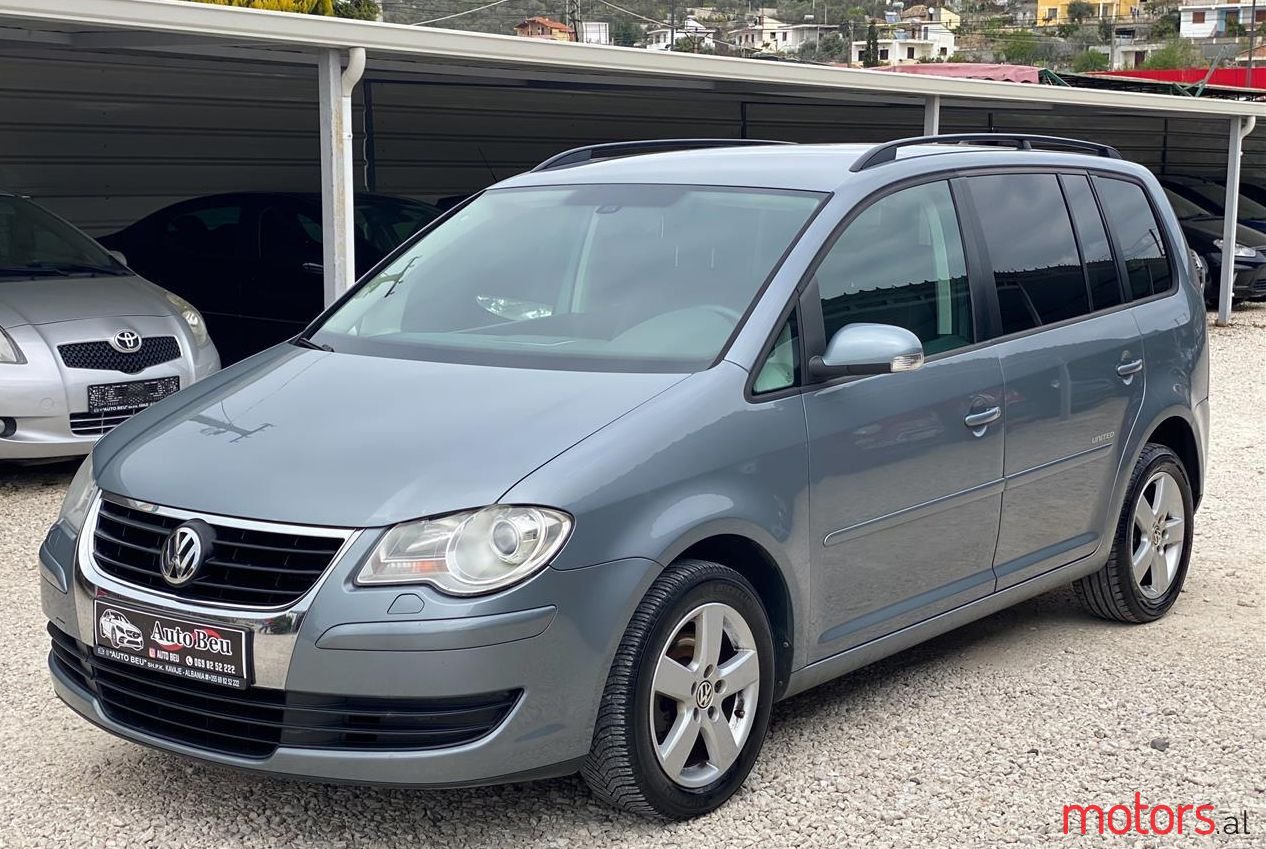 2010' Volkswagen Touran photo #1