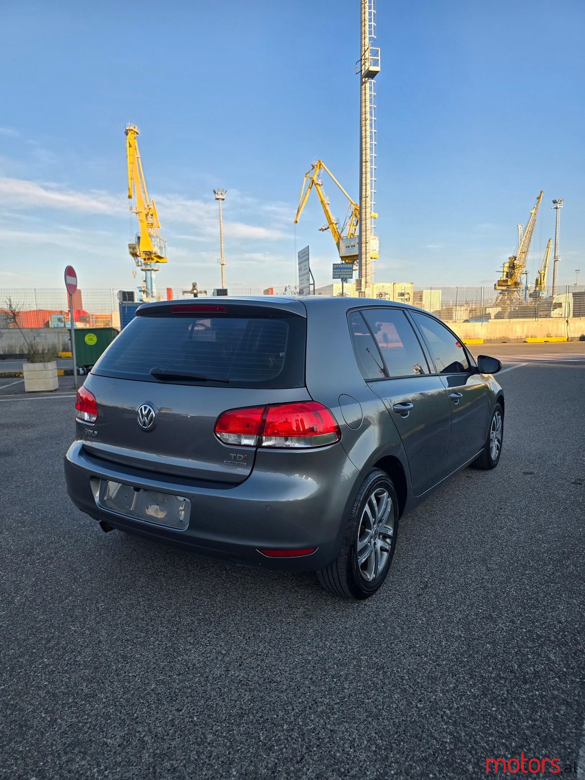 2011' Volkswagen Golf photo #6