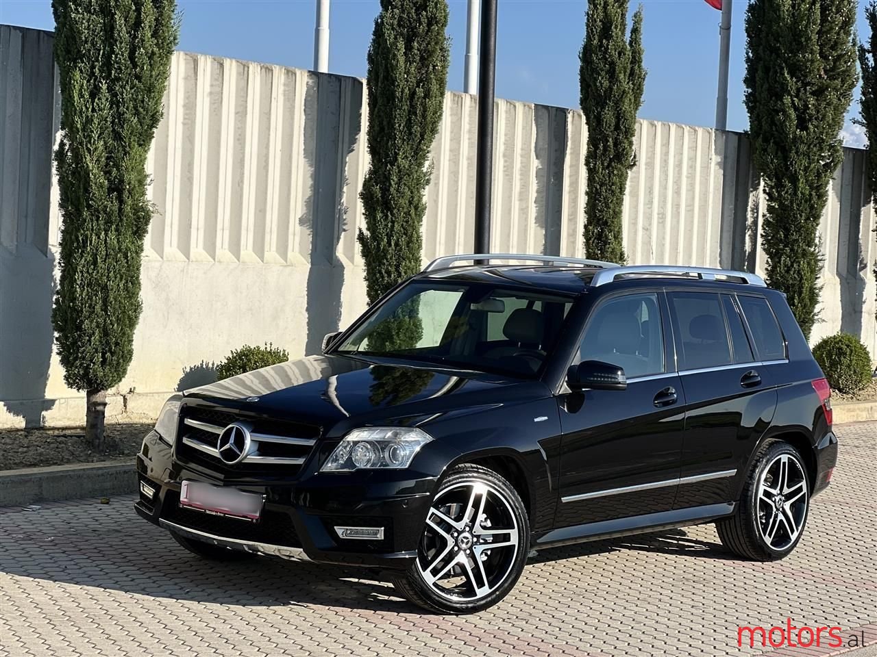 2011' Mercedes-Benz GLK 220 photo #1