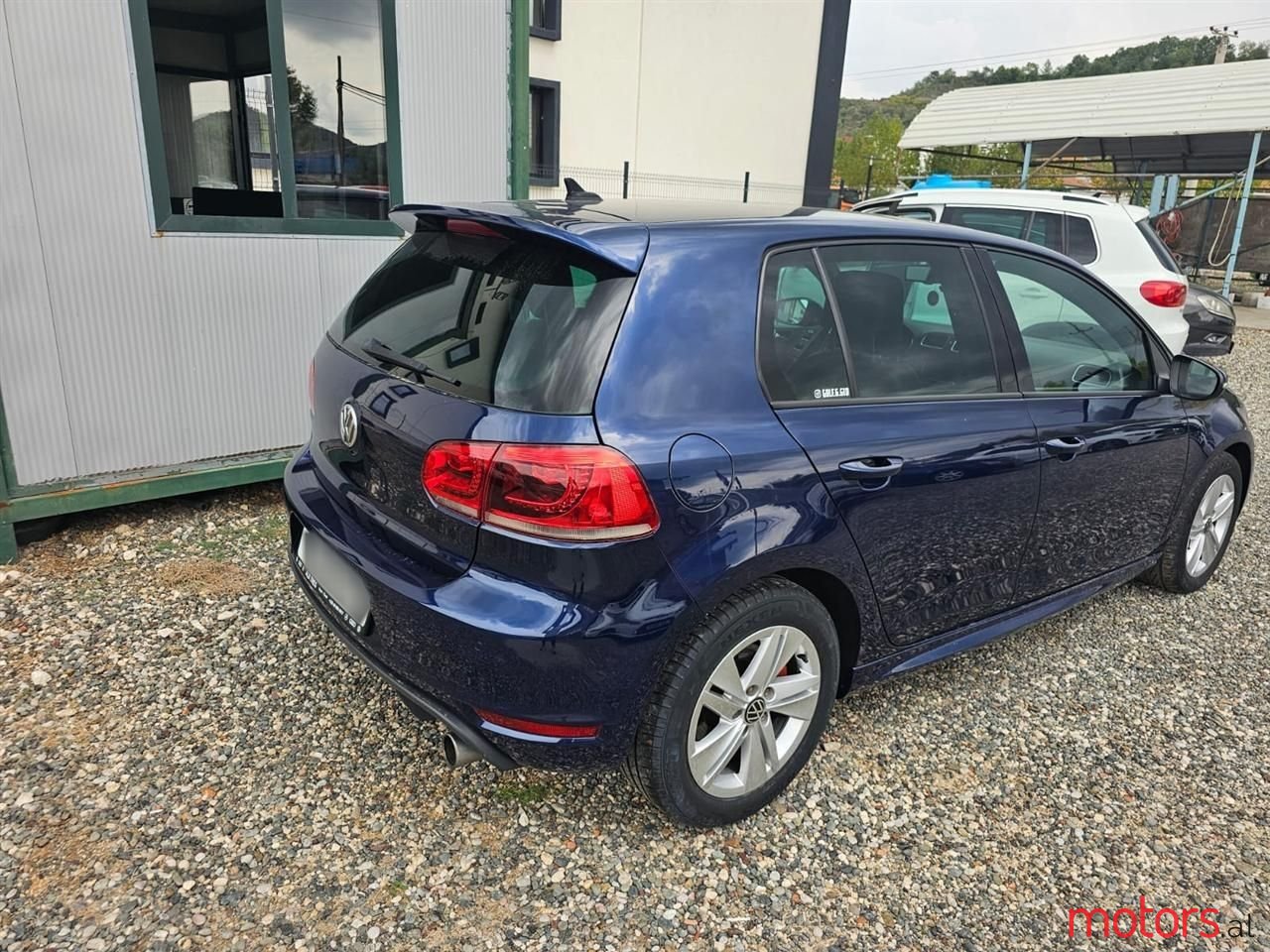 2011' Volkswagen Golf photo #4