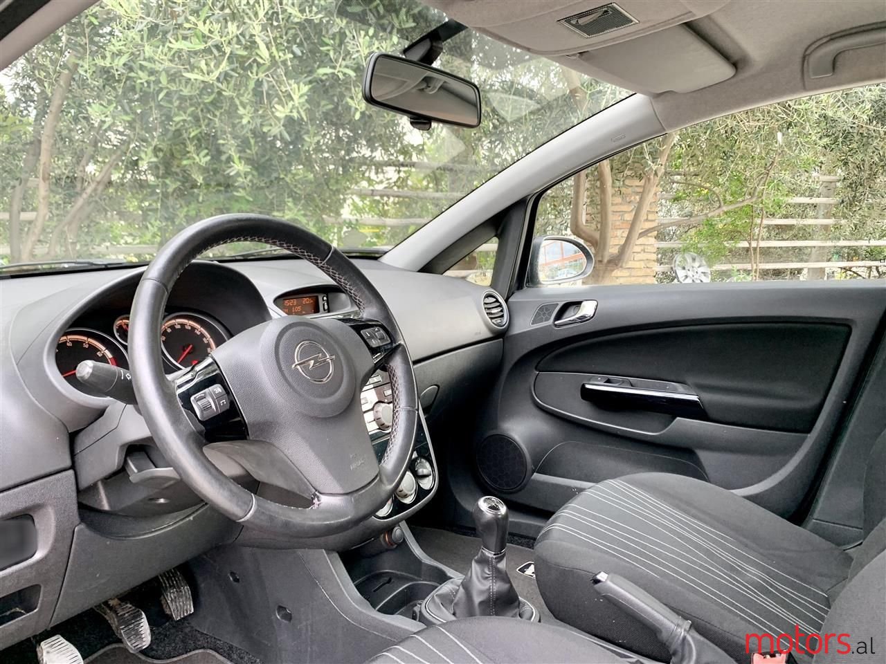 2011' Opel Corsa photo #2