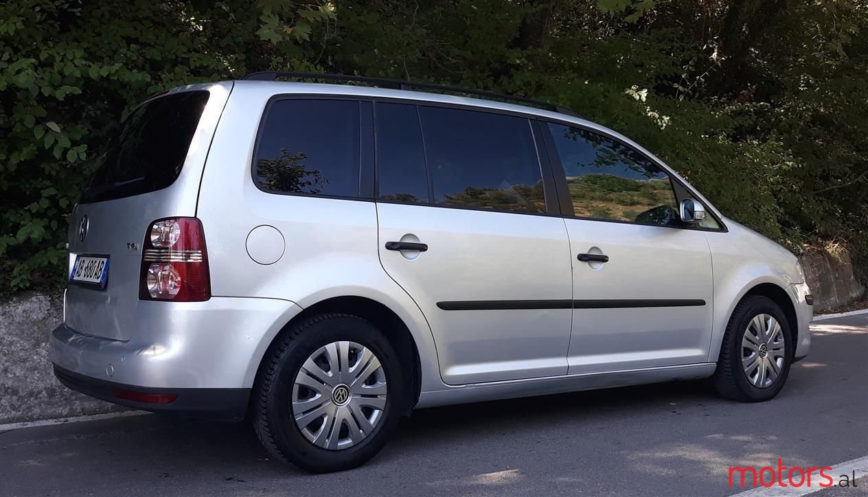 2007' Volkswagen Touran photo #1