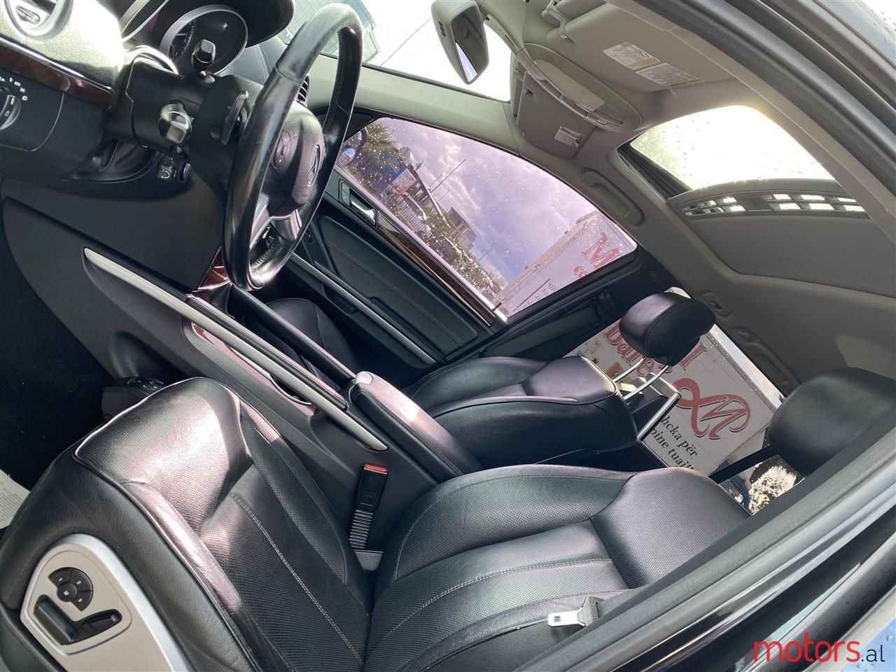 2010' Mercedes-Benz GL 55 AMG photo #3