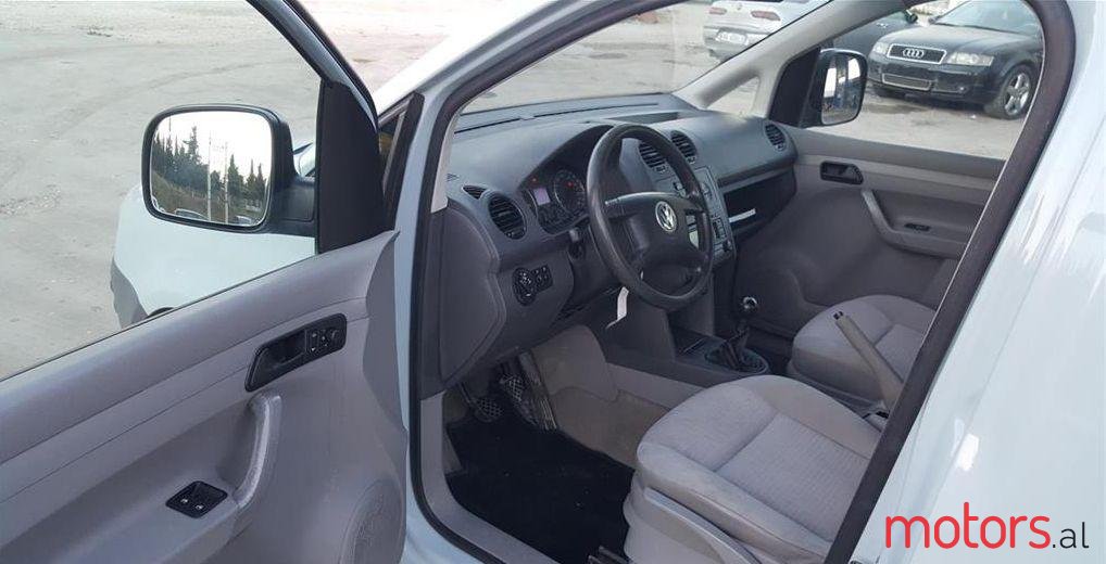 2005' Volkswagen Caddy photo #2