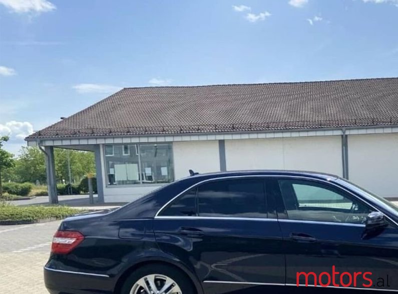 2011' Mercedes-Benz E 250 photo #1