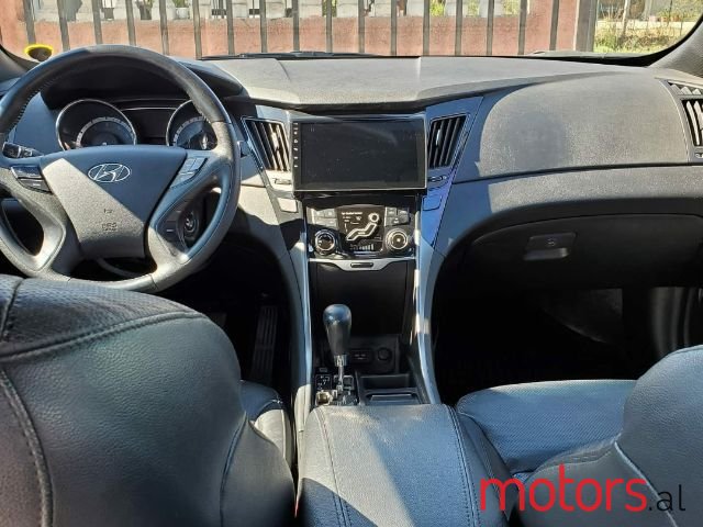 2010' Hyundai Sonata photo #5