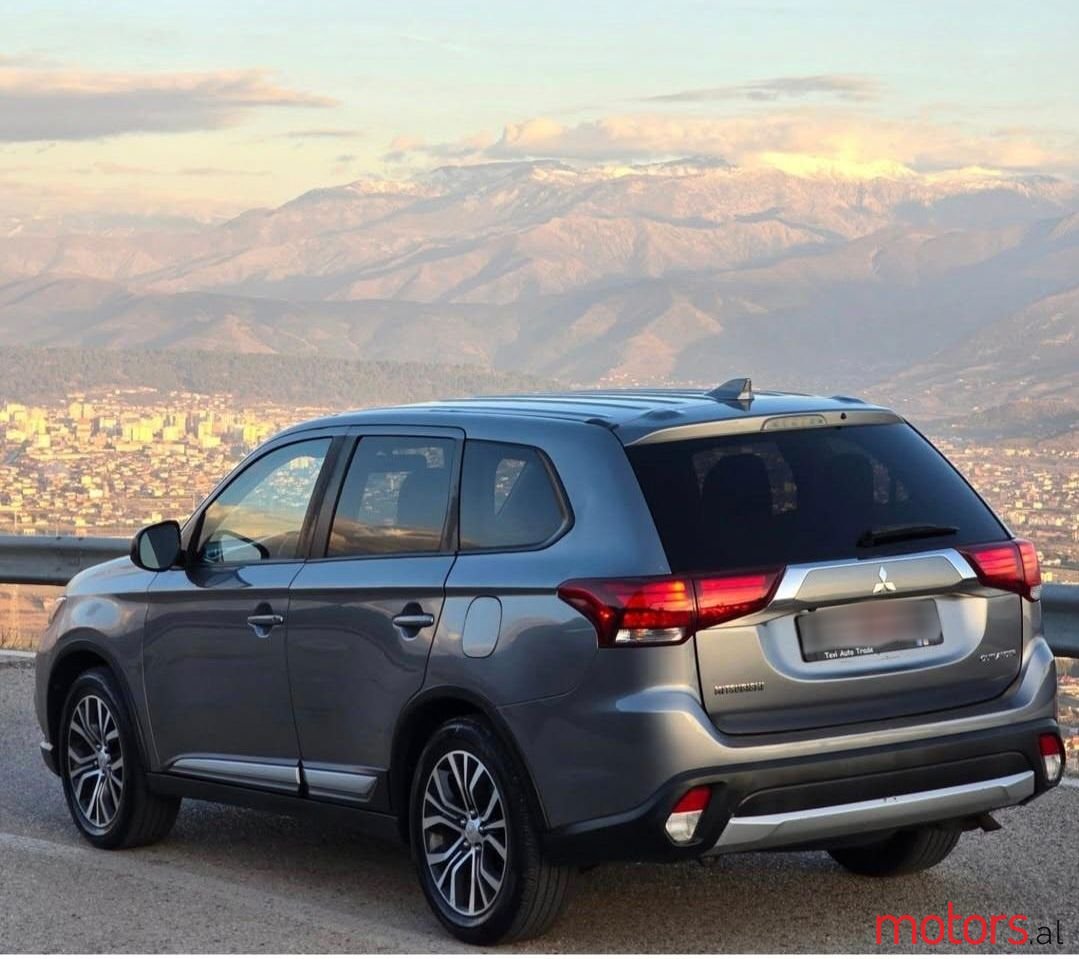 2018' Mitsubishi Outlander photo #6