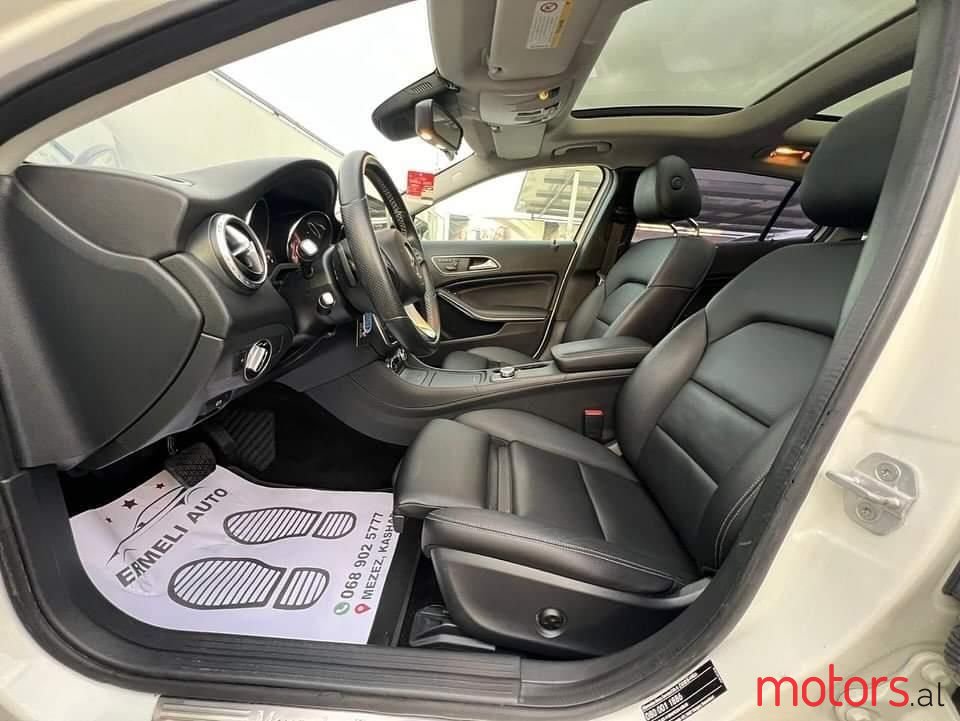 2015' Mercedes-Benz CLA 200 photo #5