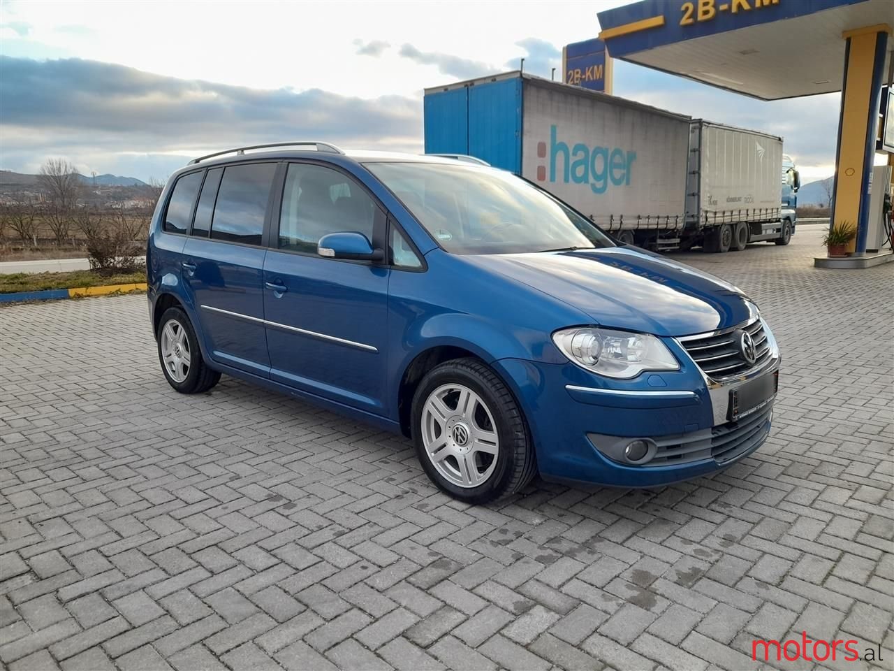 2007' Volkswagen Touran photo #2