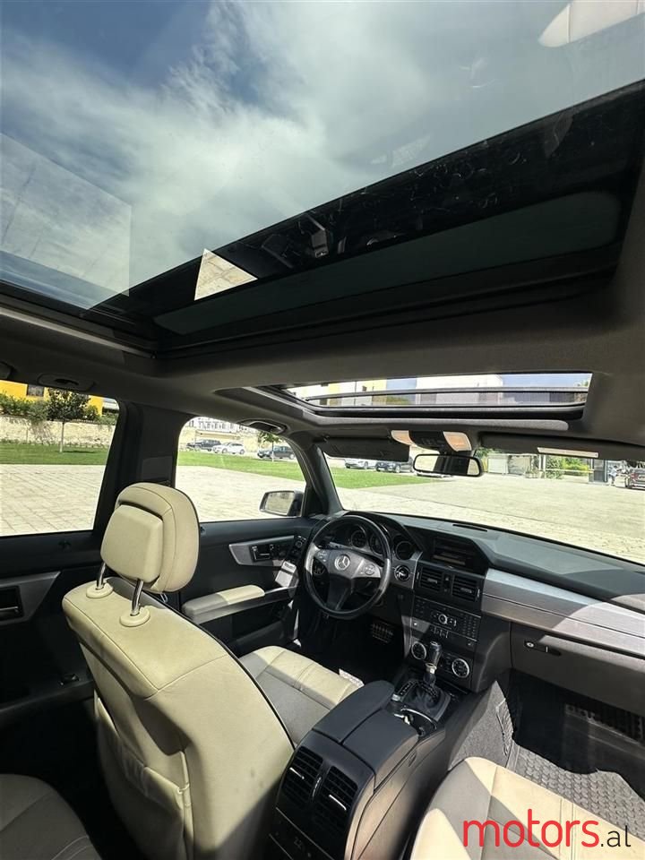 2010' Mercedes-Benz GLK 320 photo #6