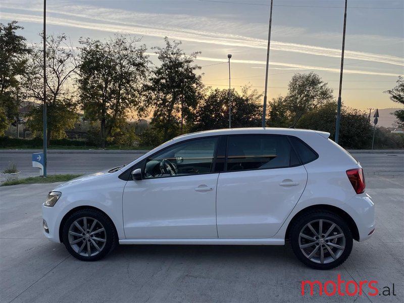 2014' Volkswagen Polo photo #3