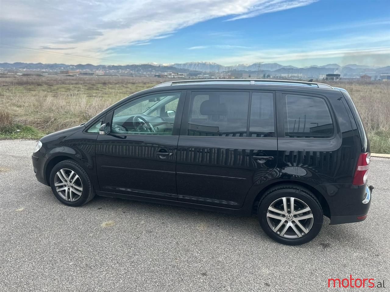 2007' Volkswagen Touran photo #3