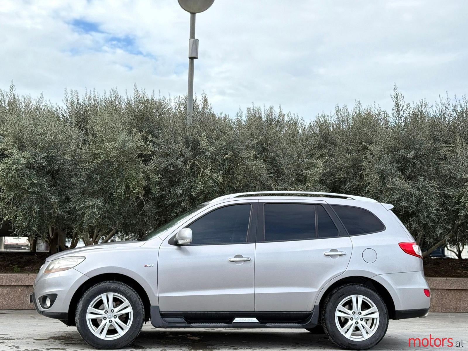 2012' Hyundai Santa Fe photo #6