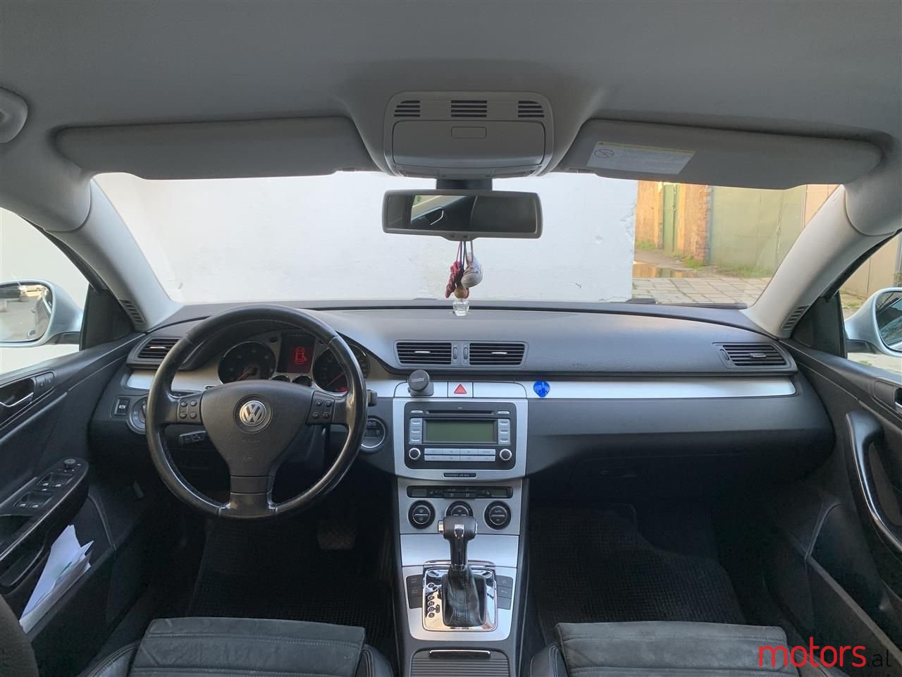 2010' Volkswagen Passat photo #6