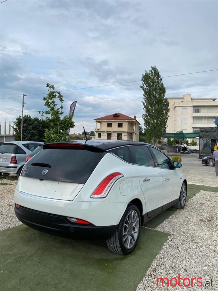 2012' Lancia Delta photo #3