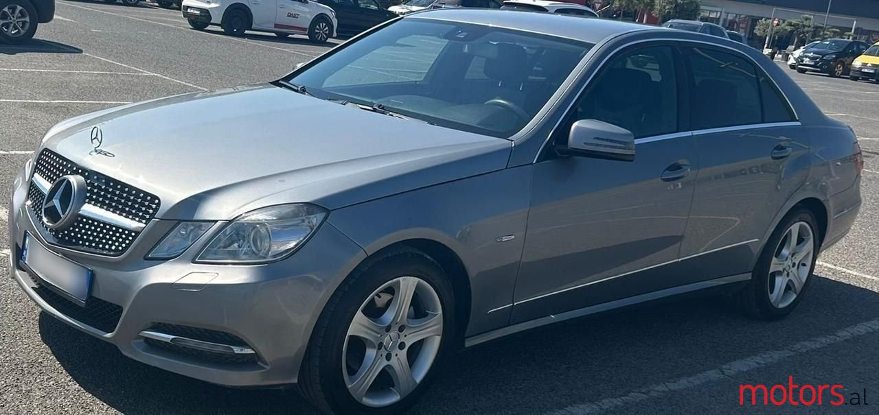 2011' Mercedes-Benz 220 photo #1