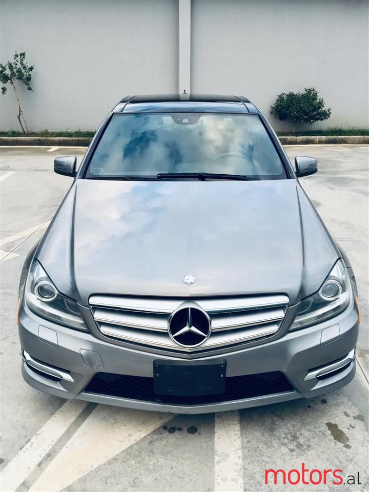 2012' Mercedes-Benz C 300 photo #3