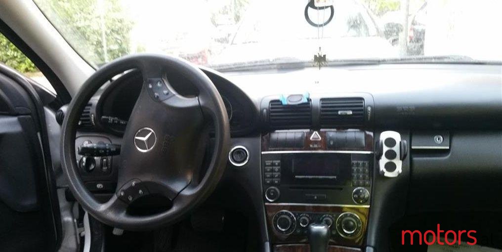 2005' Mercedes-Benz C 220 photo #1