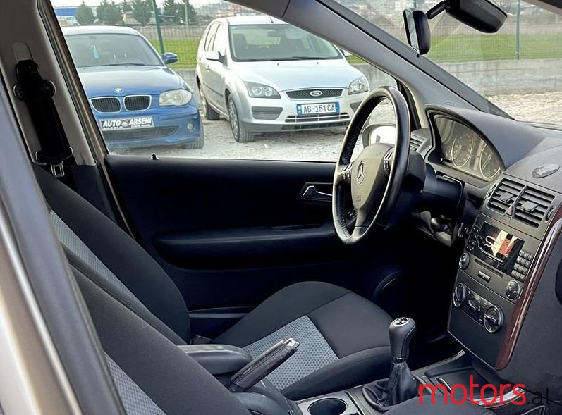 2006' Mercedes-Benz A 180 photo #2