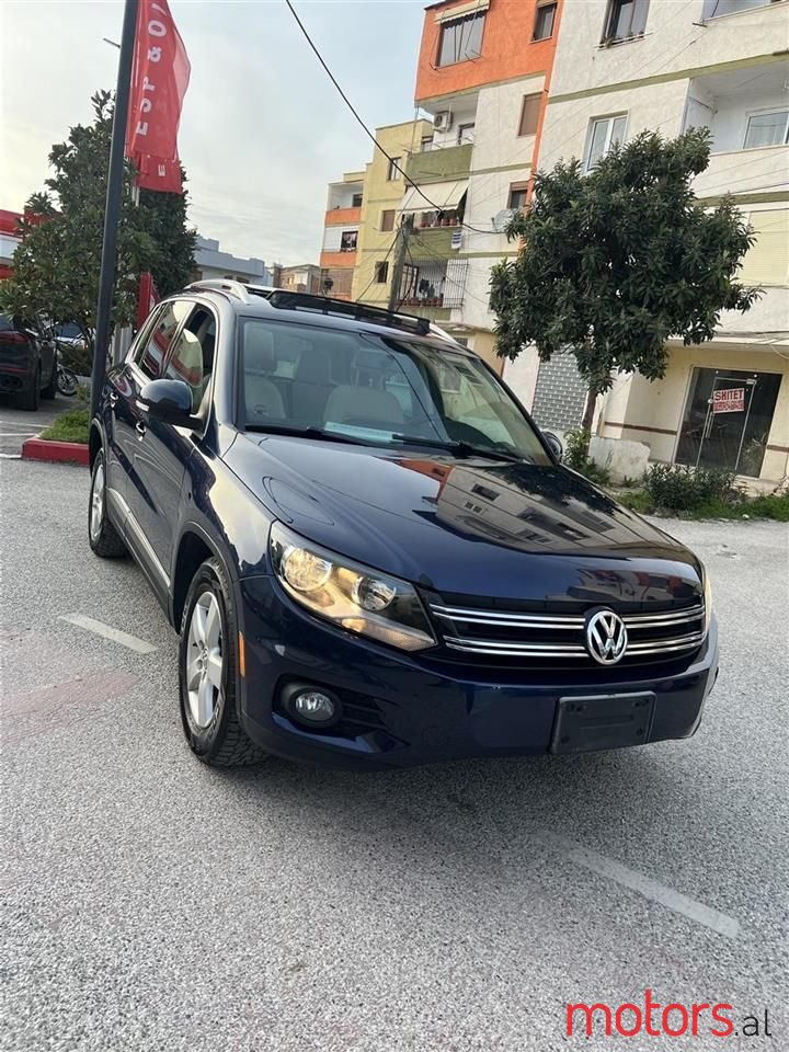 2012' Volkswagen Tiguan photo #2