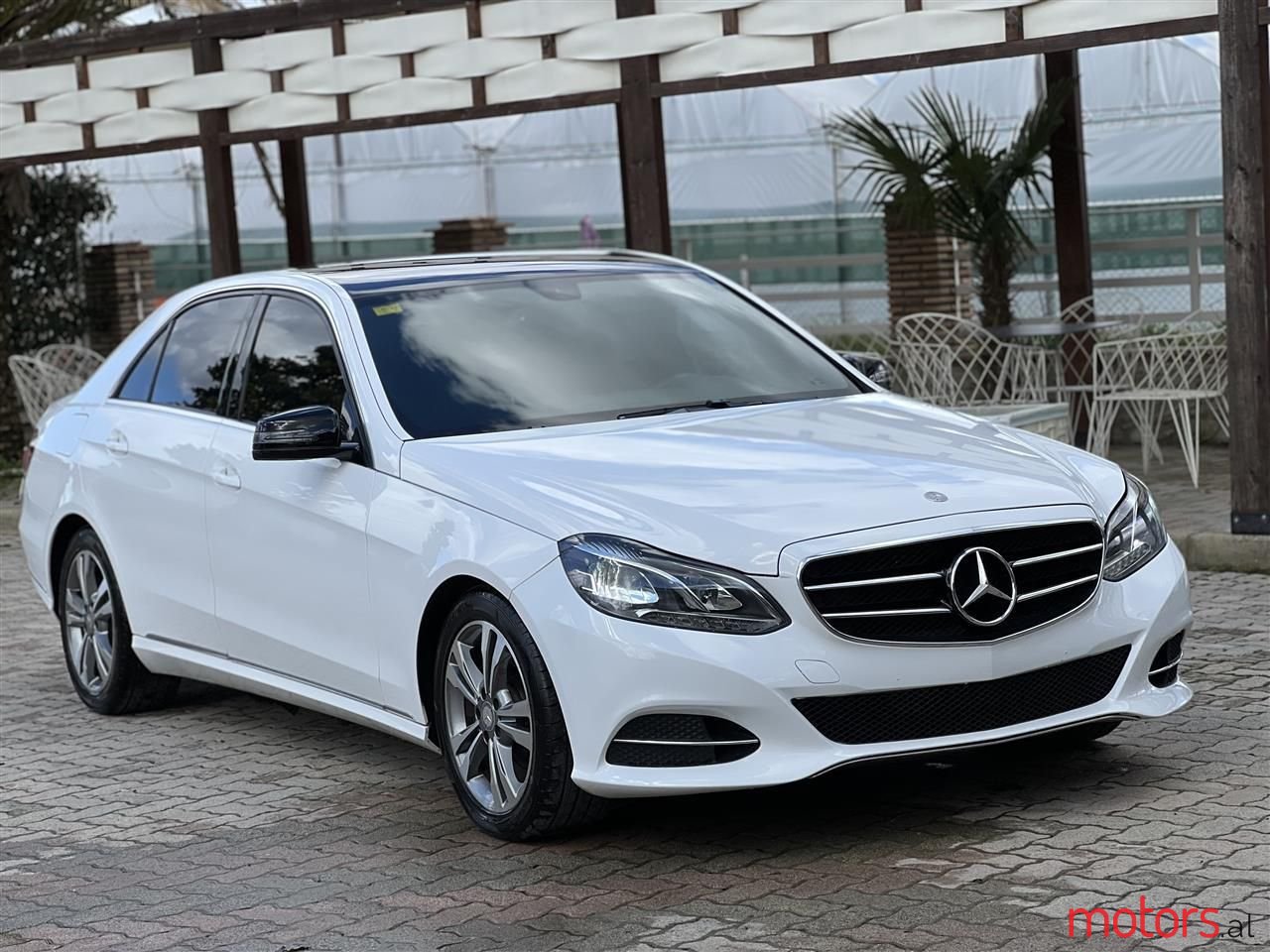 2015' Mercedes-Benz E 220 photo #1