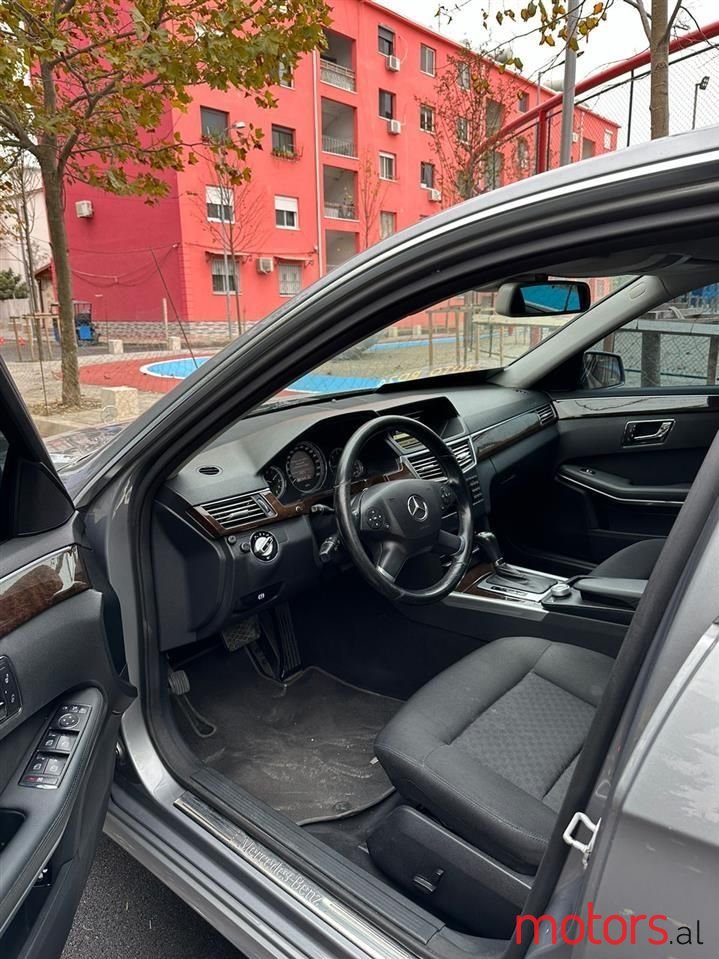 2011' Mercedes-Benz 220 photo #6