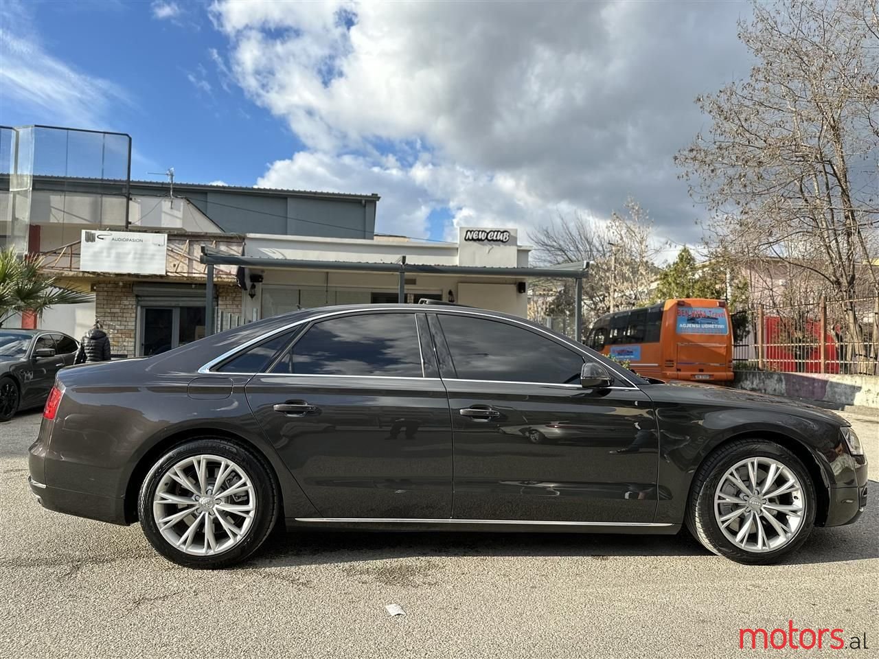 2011' Audi A8 photo #5