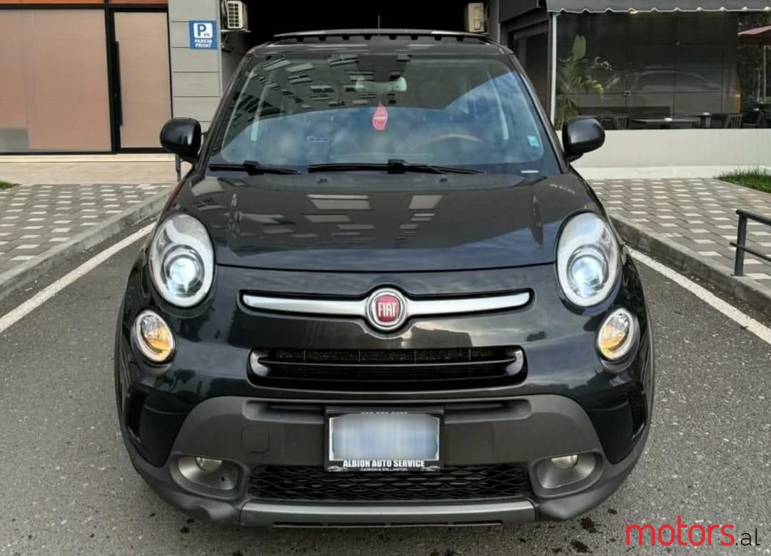 2015' Fiat 500L photo #2