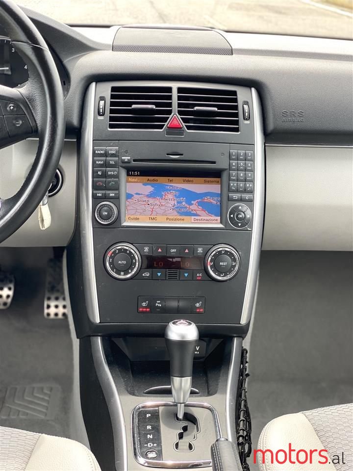 2011' Mercedes-Benz B 200 photo #3