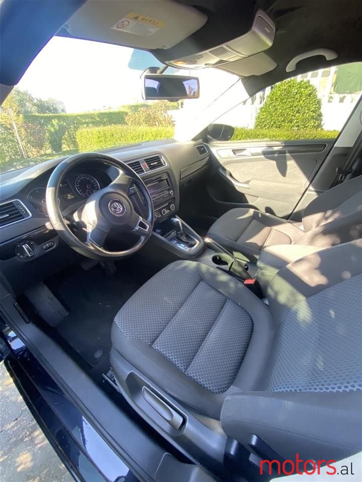 2012' Volkswagen Jetta photo #6