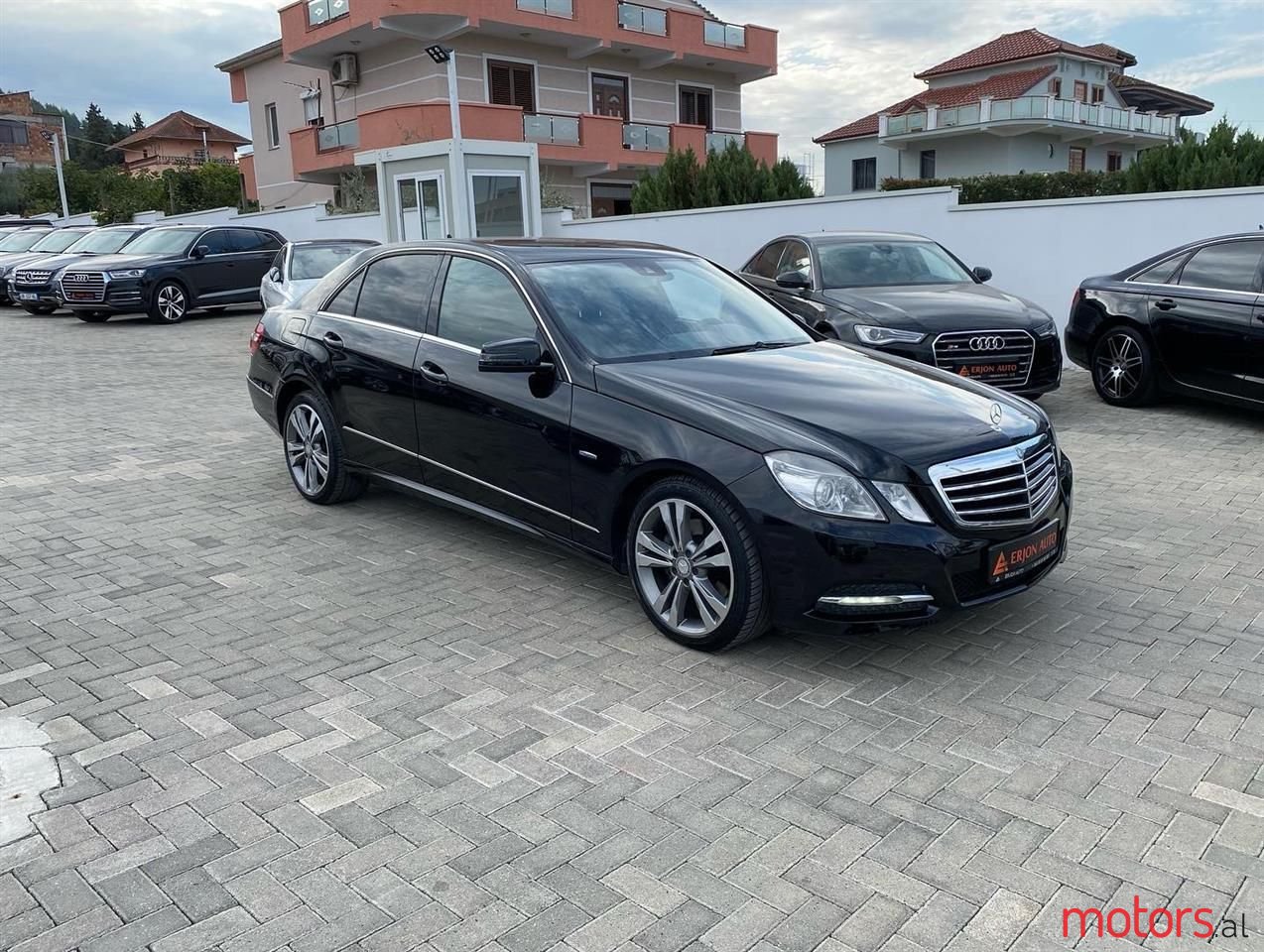2010' Mercedes-Benz E 350 photo #2