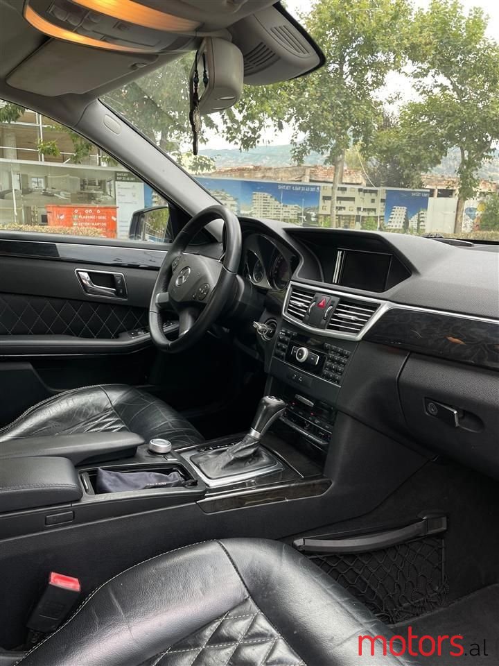 2009' Mercedes-Benz E 200 photo #6