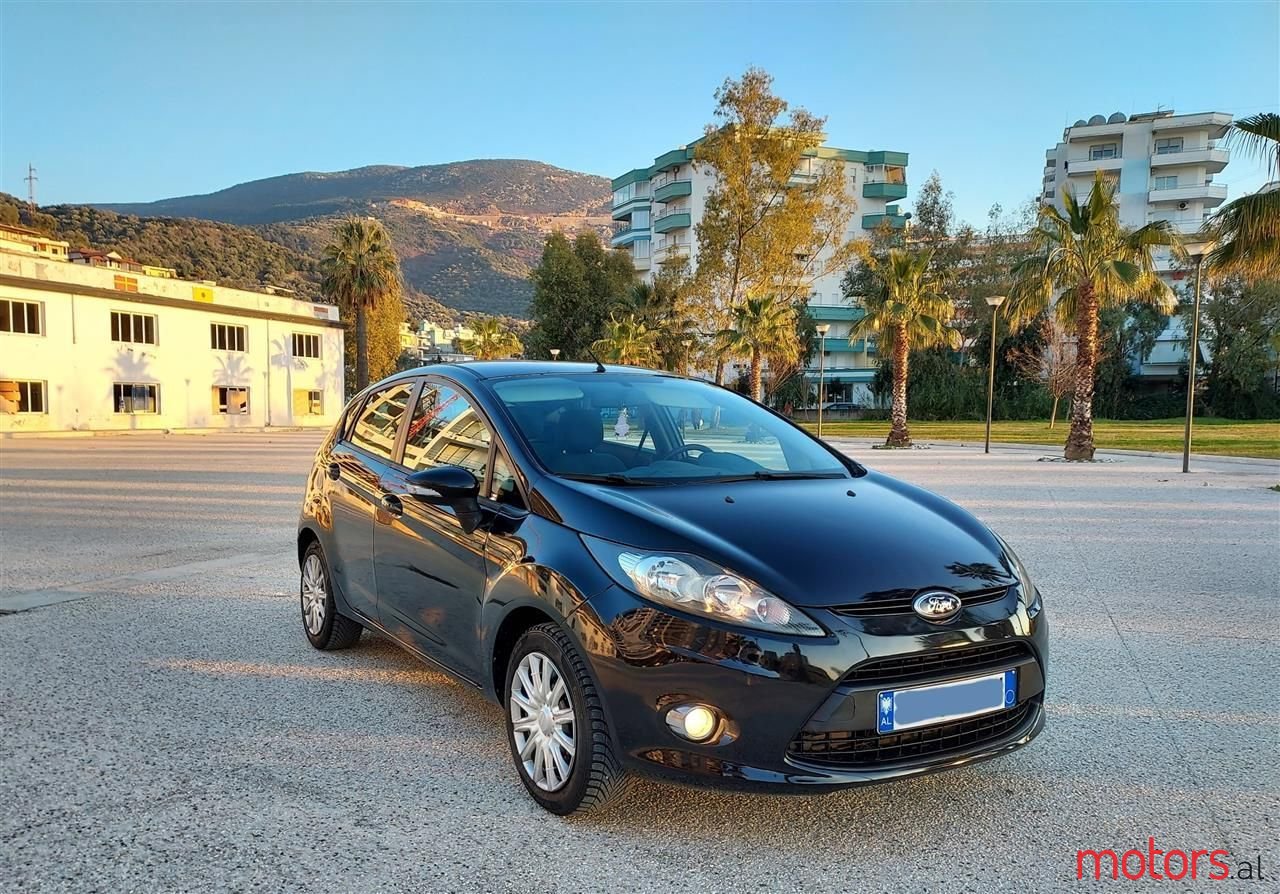 2012' Ford Fiesta photo #2