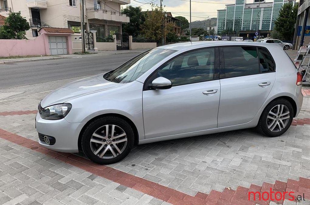 2010' Volkswagen Golf photo #1