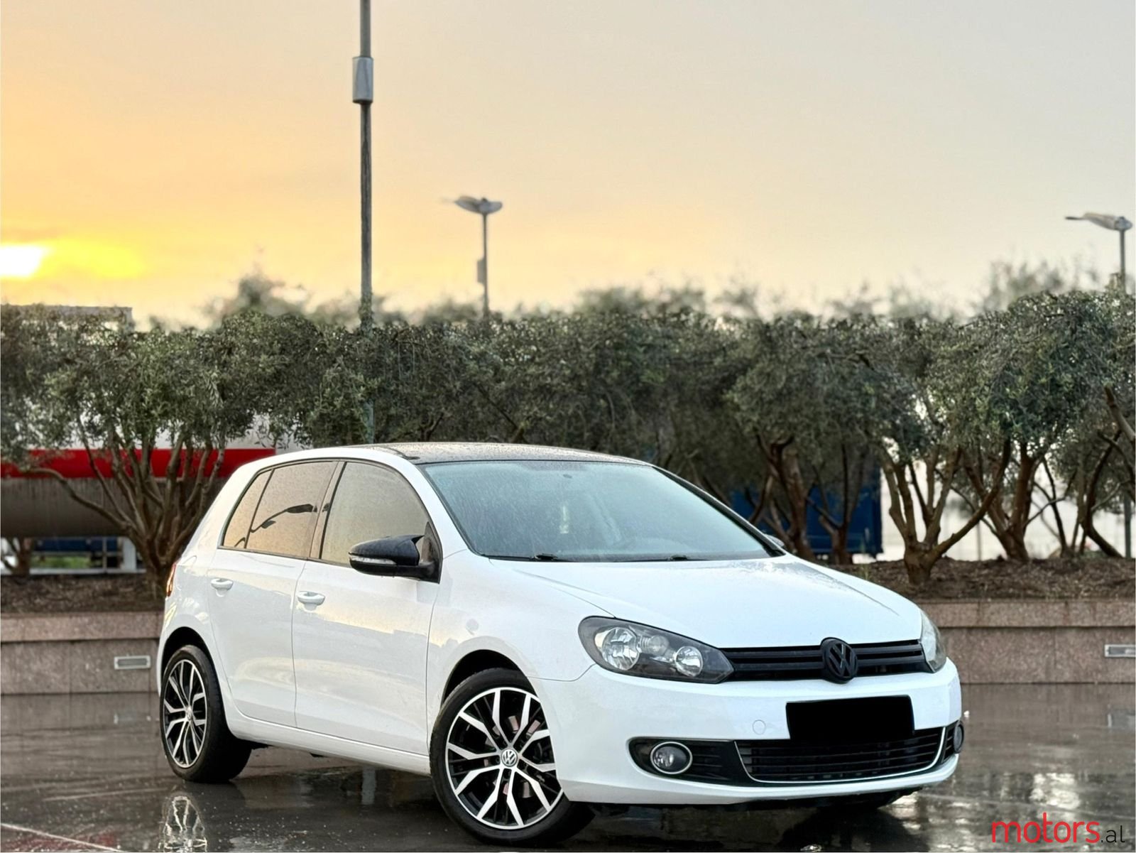 2010' Volkswagen Golf photo #1