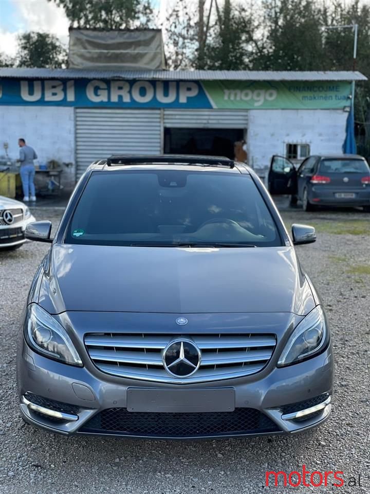 2012' Mercedes-Benz B 180 photo #3