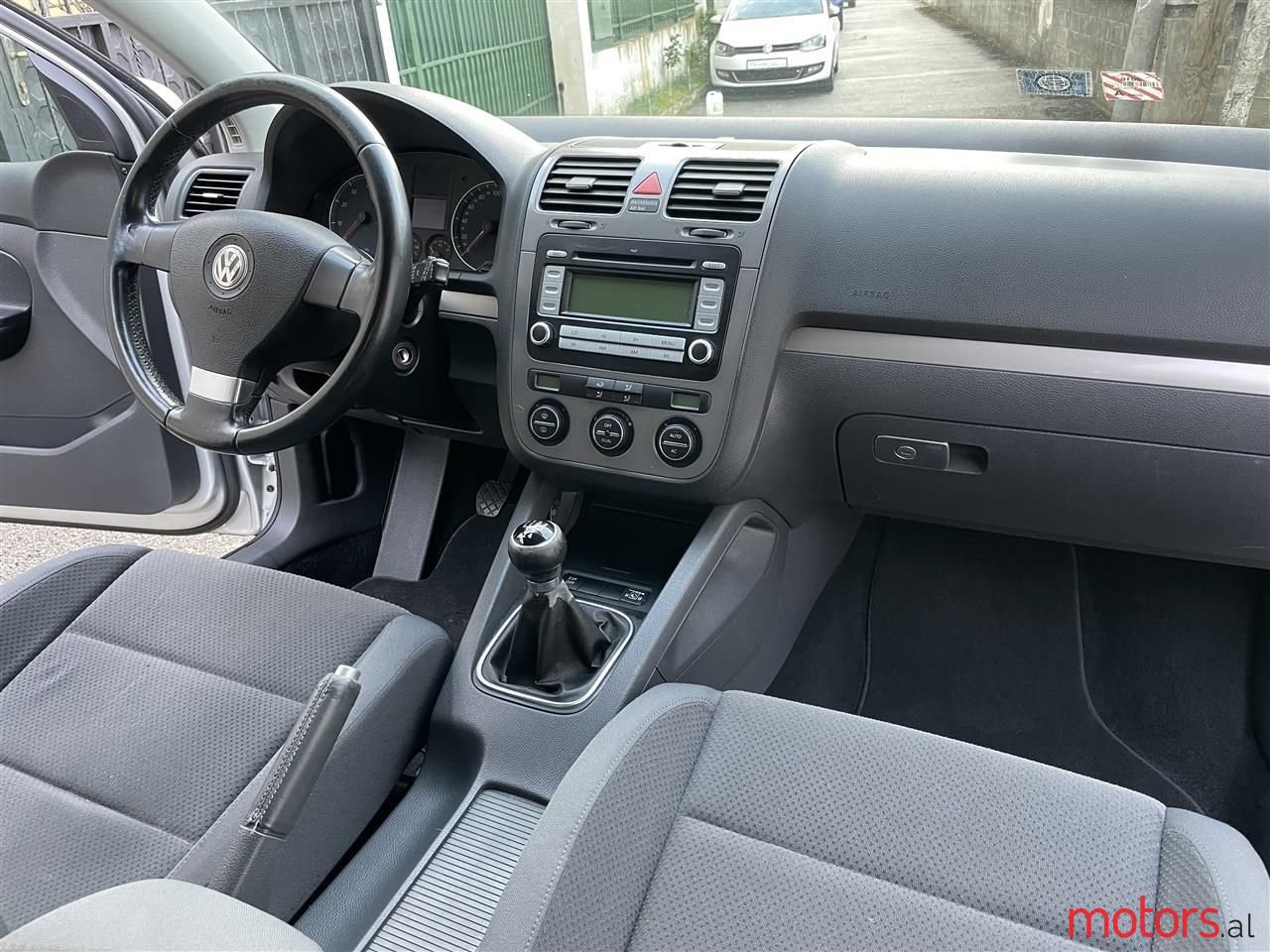 2008' Volkswagen Golf photo #5