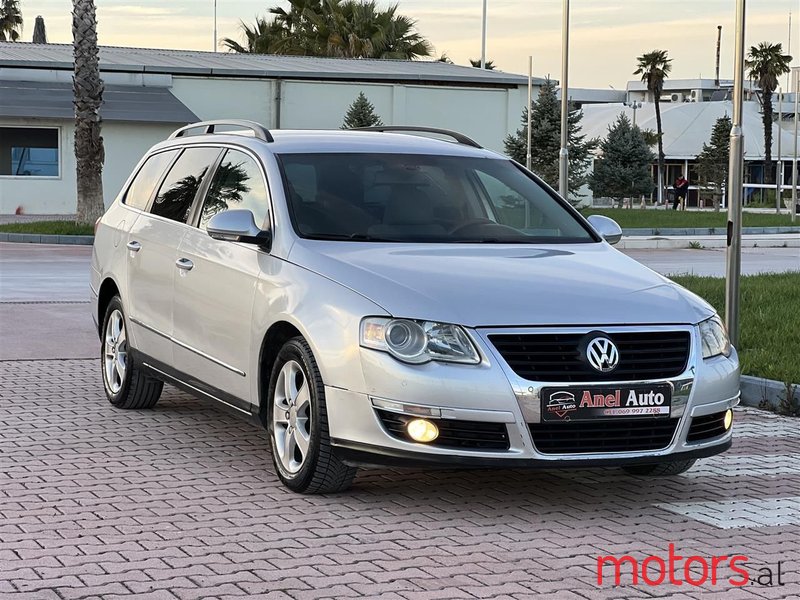 2009' Volkswagen Passat photo #2