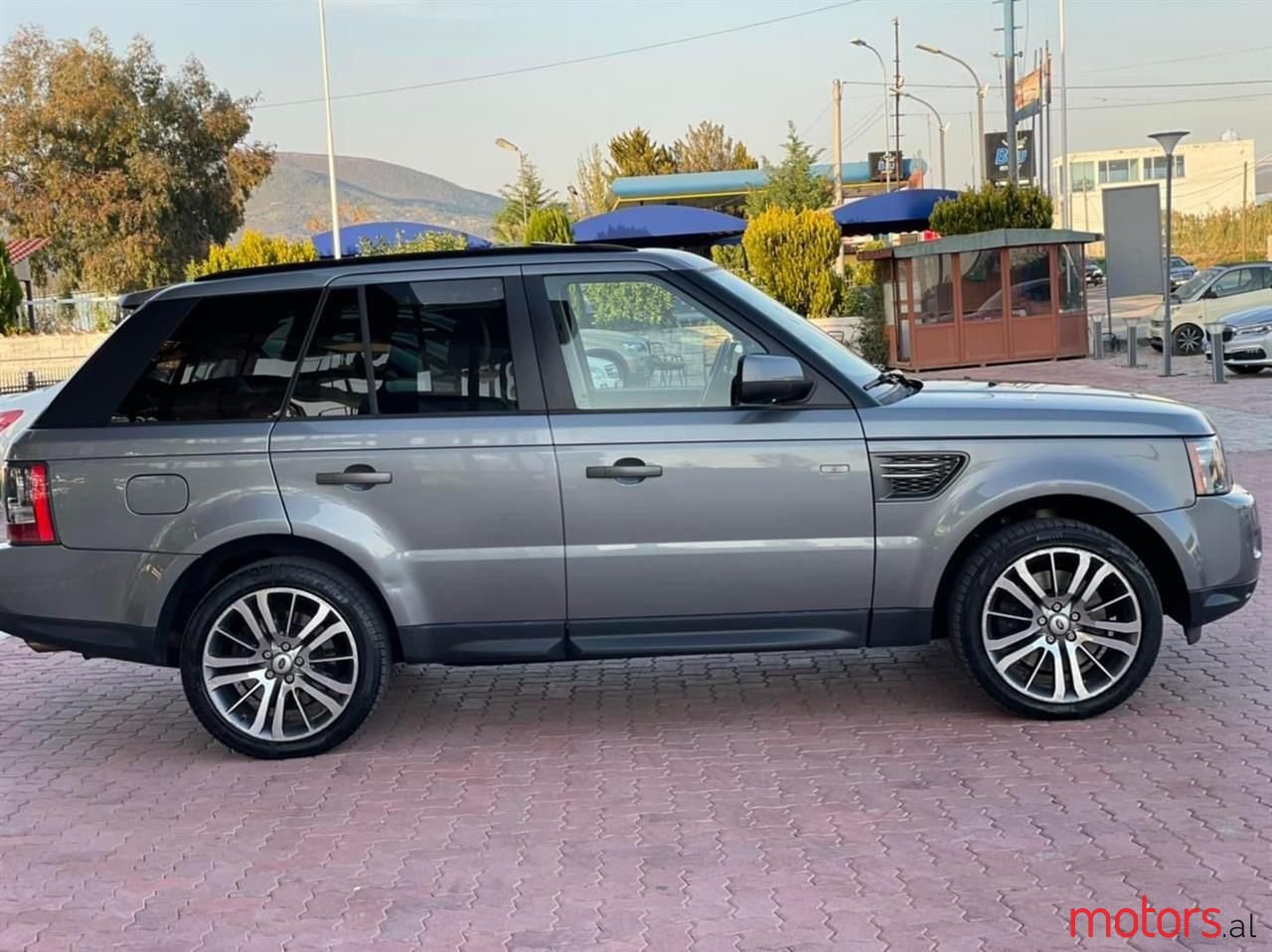 2011' Land Rover Range Rover Sport photo #6